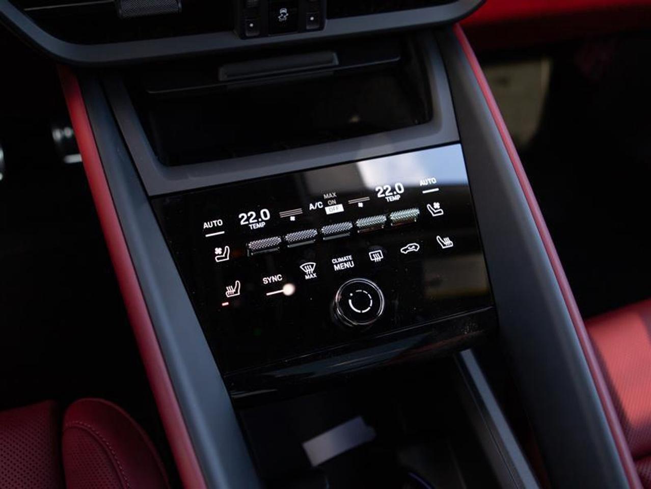 2024 Porsche Macan Electric Turbo AWD Photo