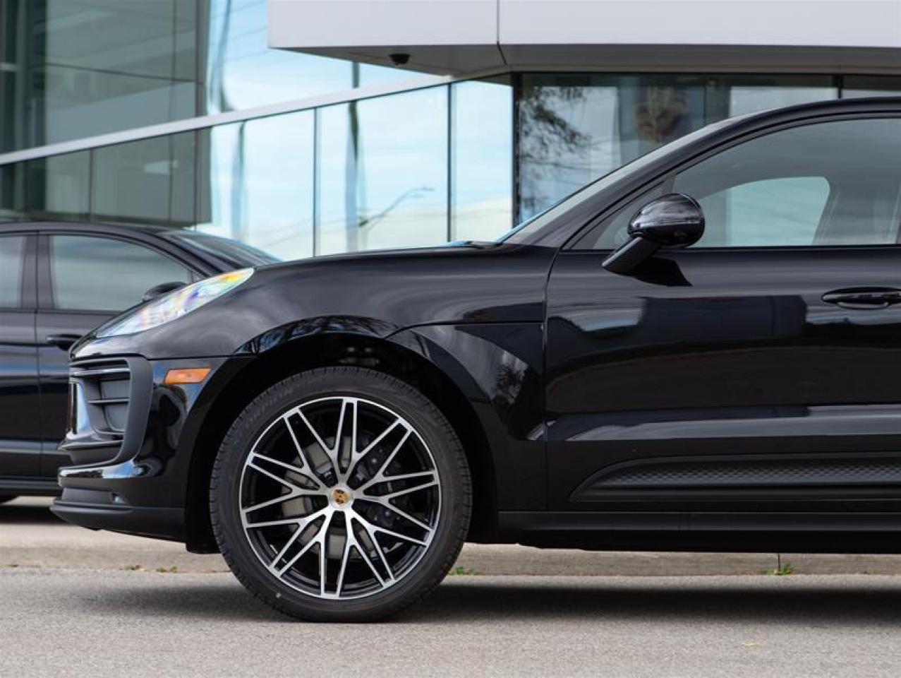 2025 Porsche Macan AWD Photo