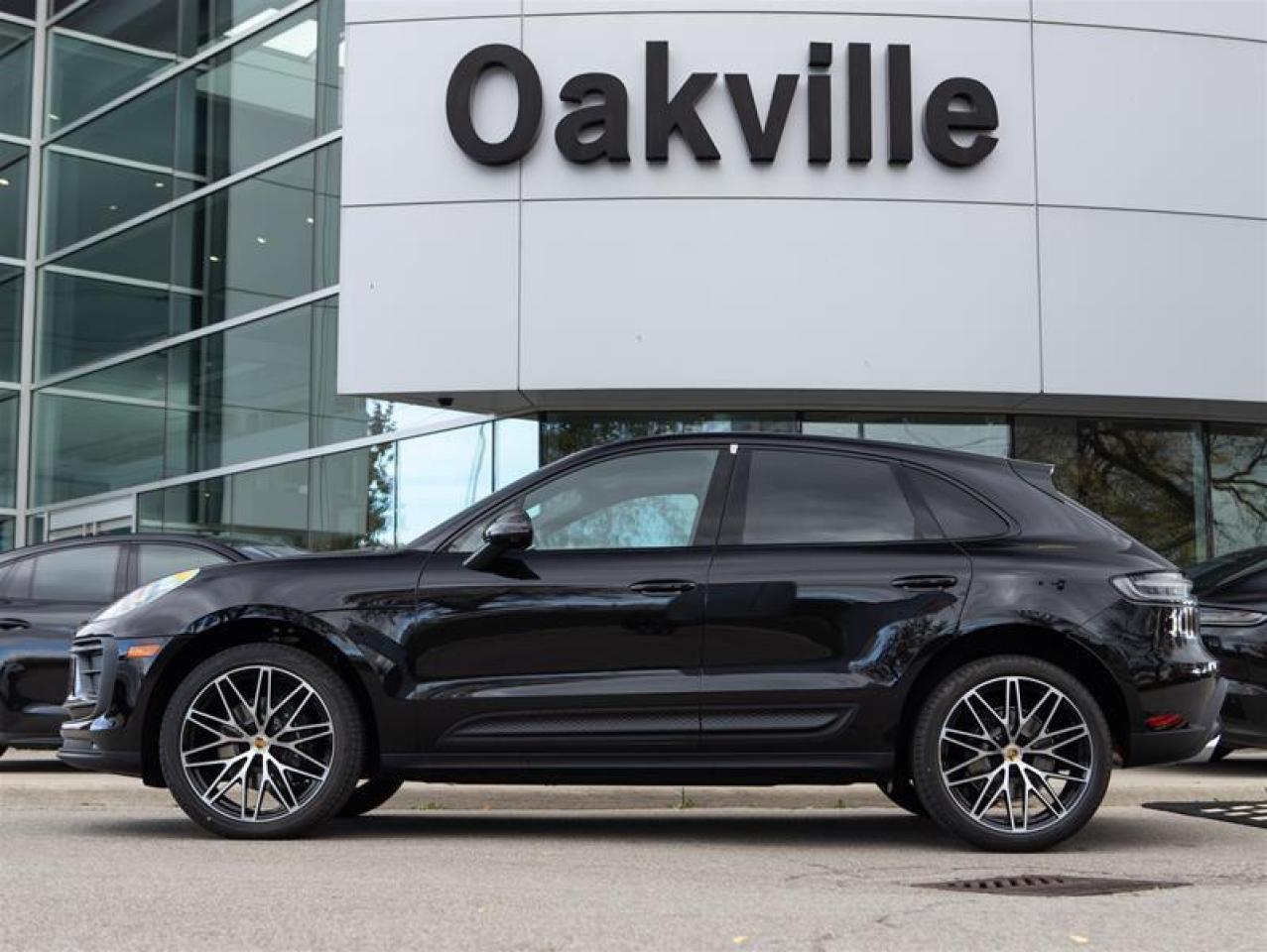 2025 Porsche Macan AWD Photo3