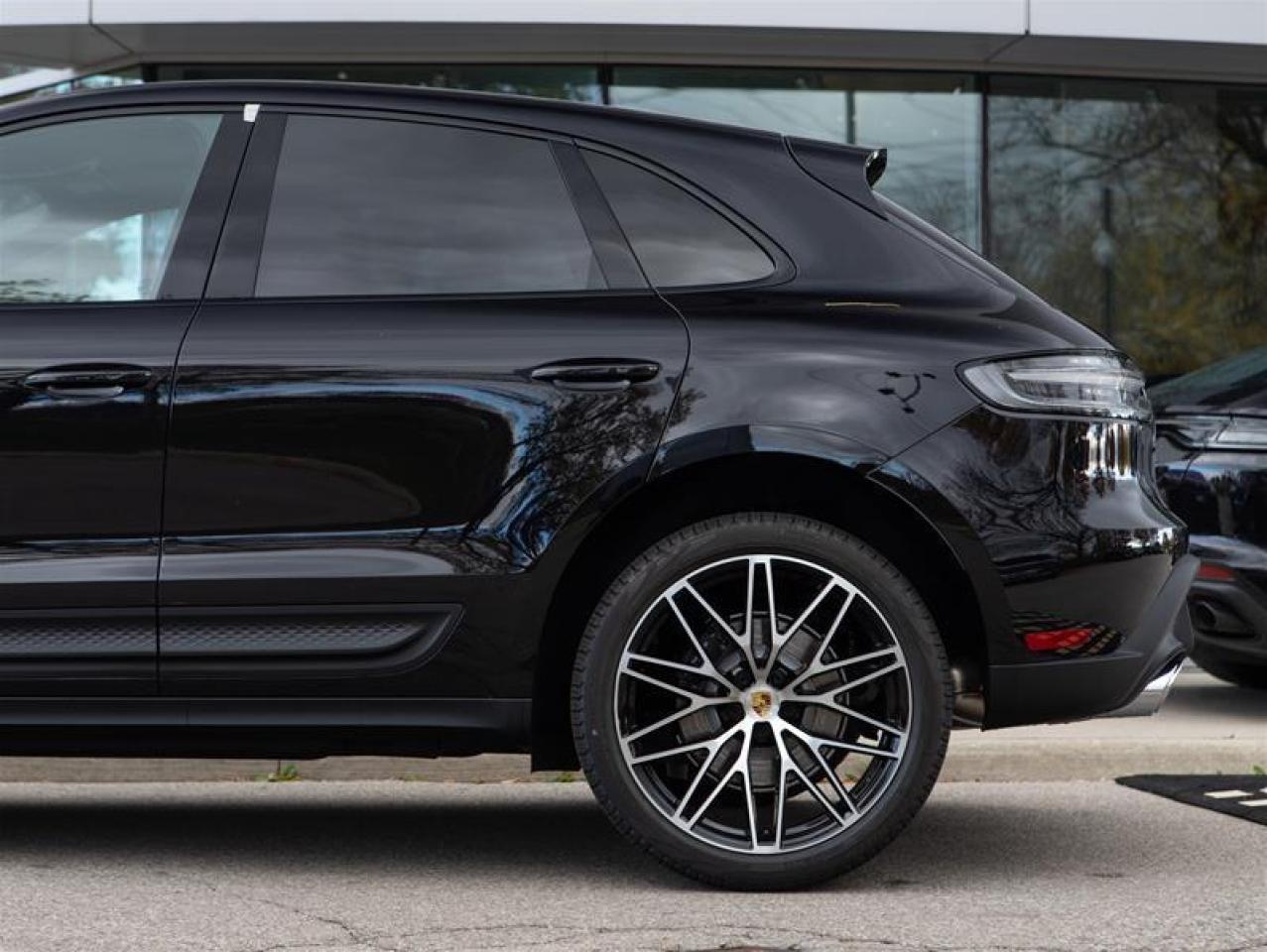 2025 Porsche Macan AWD Photo
