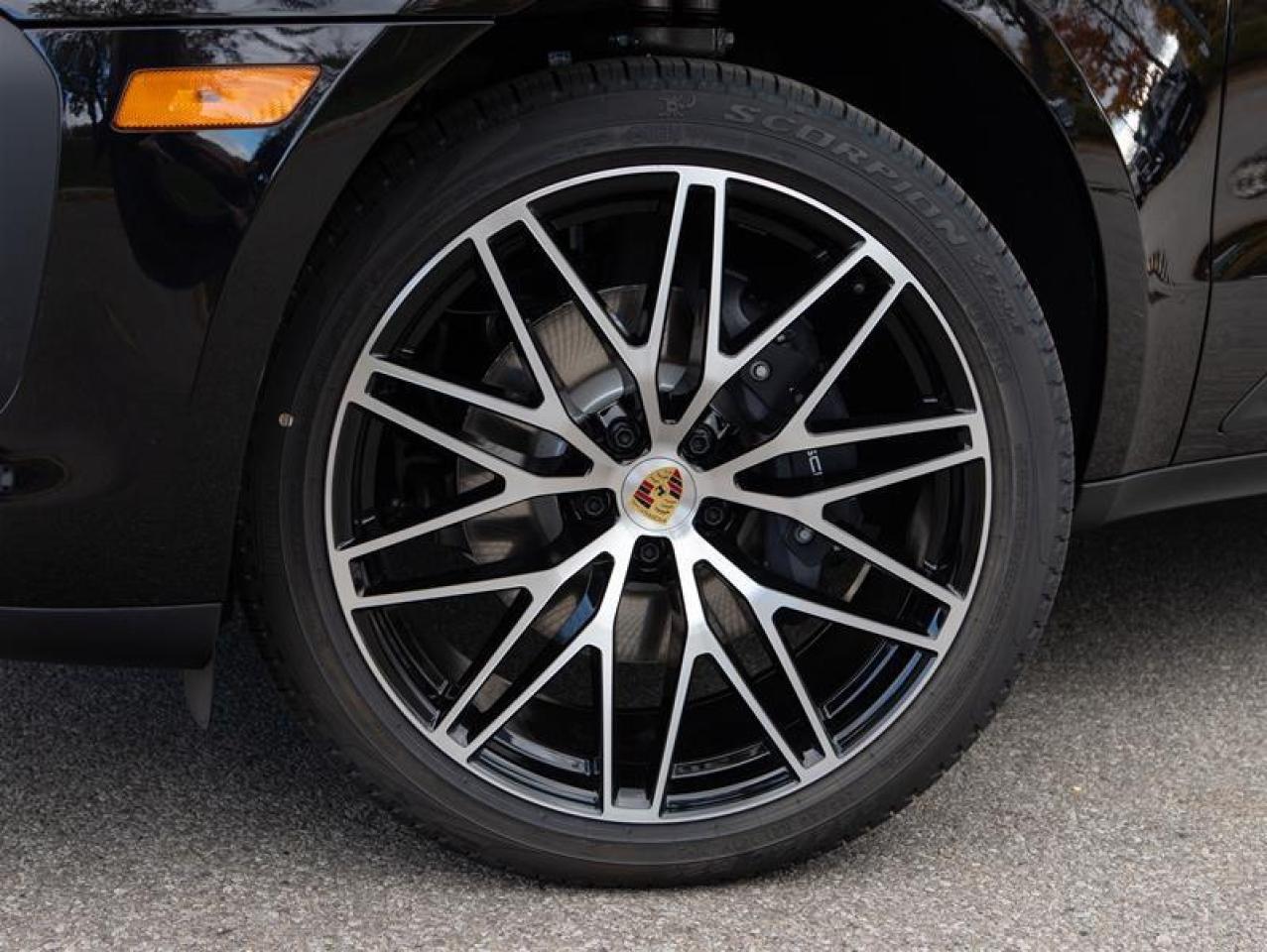 2025 Porsche Macan AWD Photo