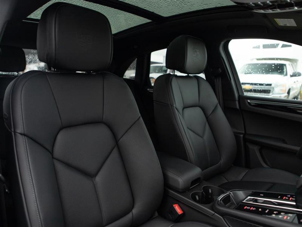 2025 Porsche Macan AWD Photo