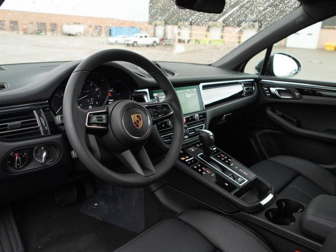 2025 Porsche Macan AWD Photo