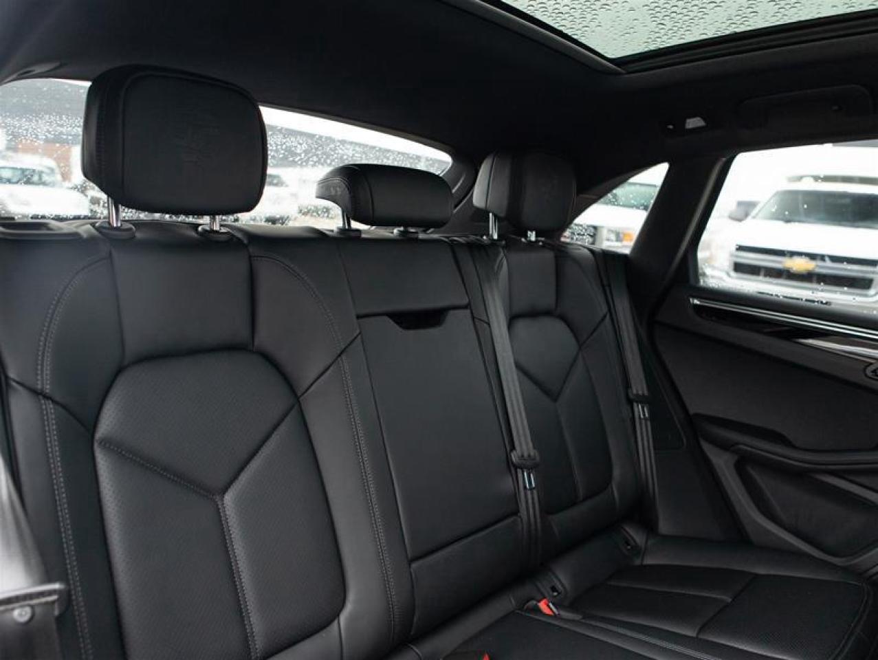 2025 Porsche Macan AWD Photo