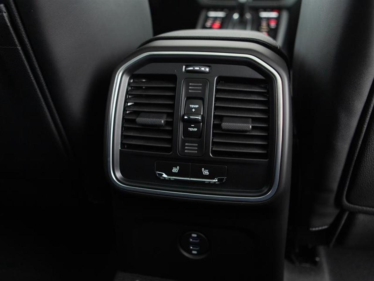 2025 Porsche Macan AWD Photo