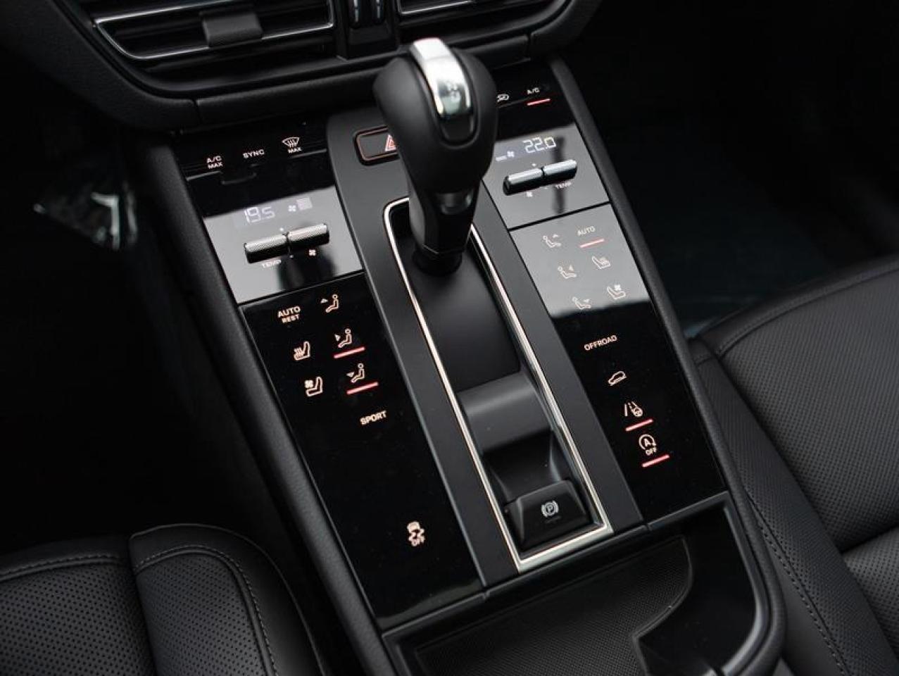 2025 Porsche Macan AWD Photo