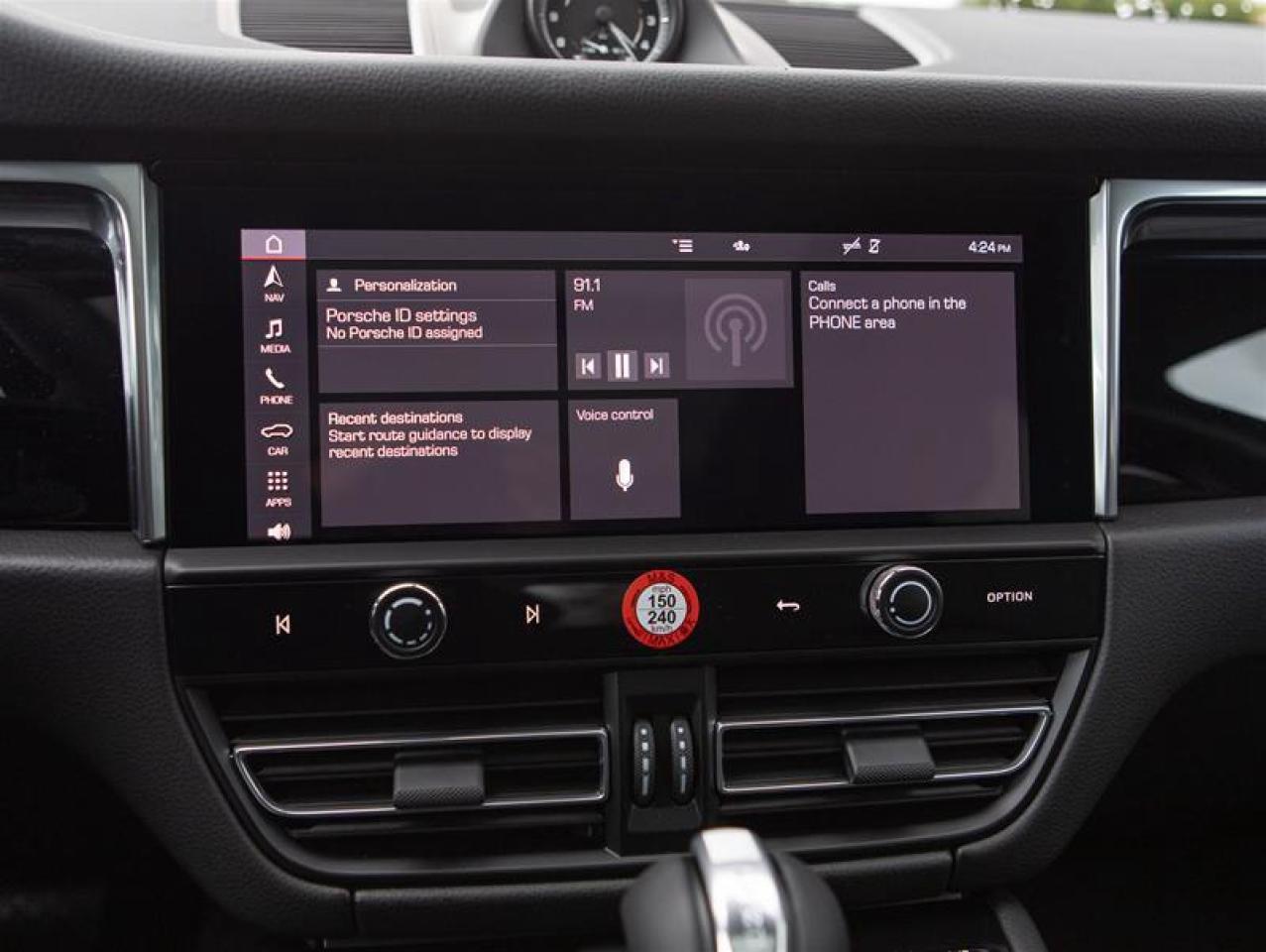 2025 Porsche Macan AWD Photo