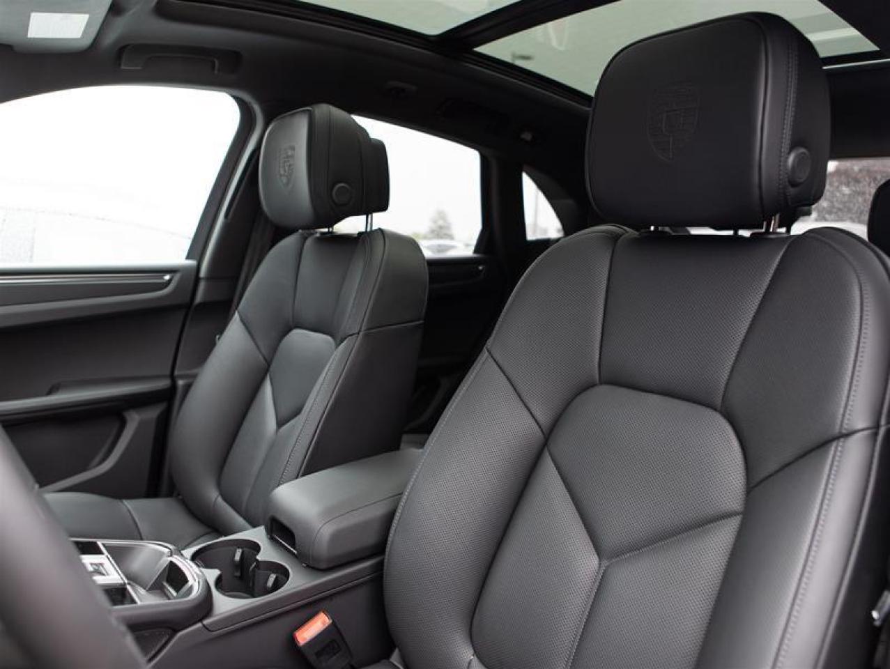 2025 Porsche Macan AWD Photo