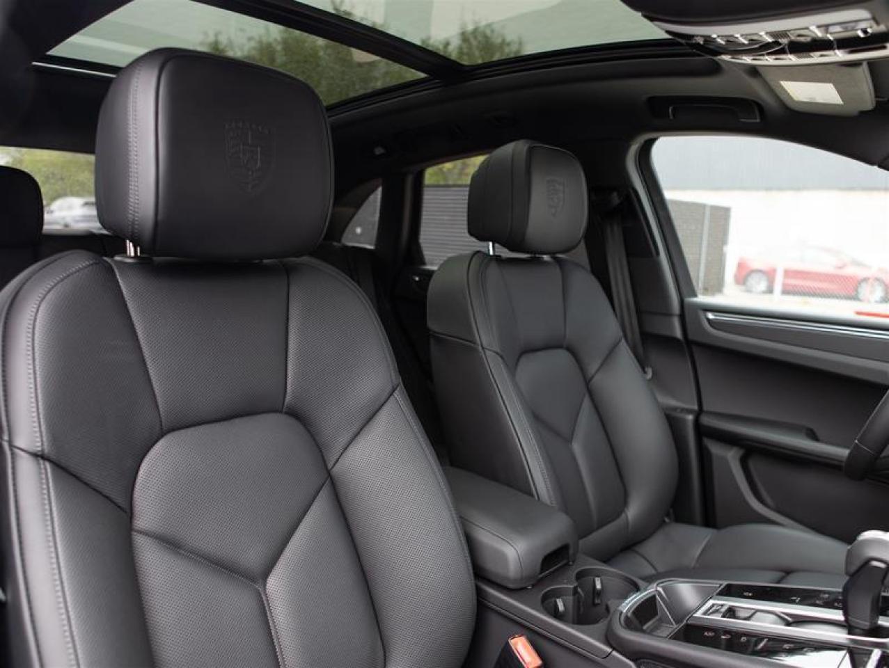 2025 Porsche Macan AWD Photo