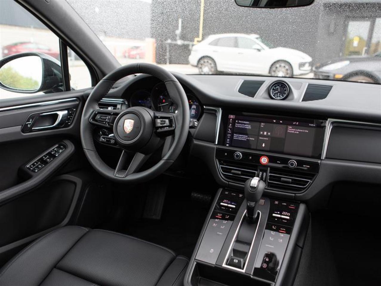 2025 Porsche Macan AWD Photo