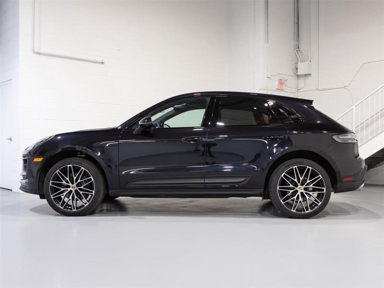 2025 Porsche Macan AWD Photo