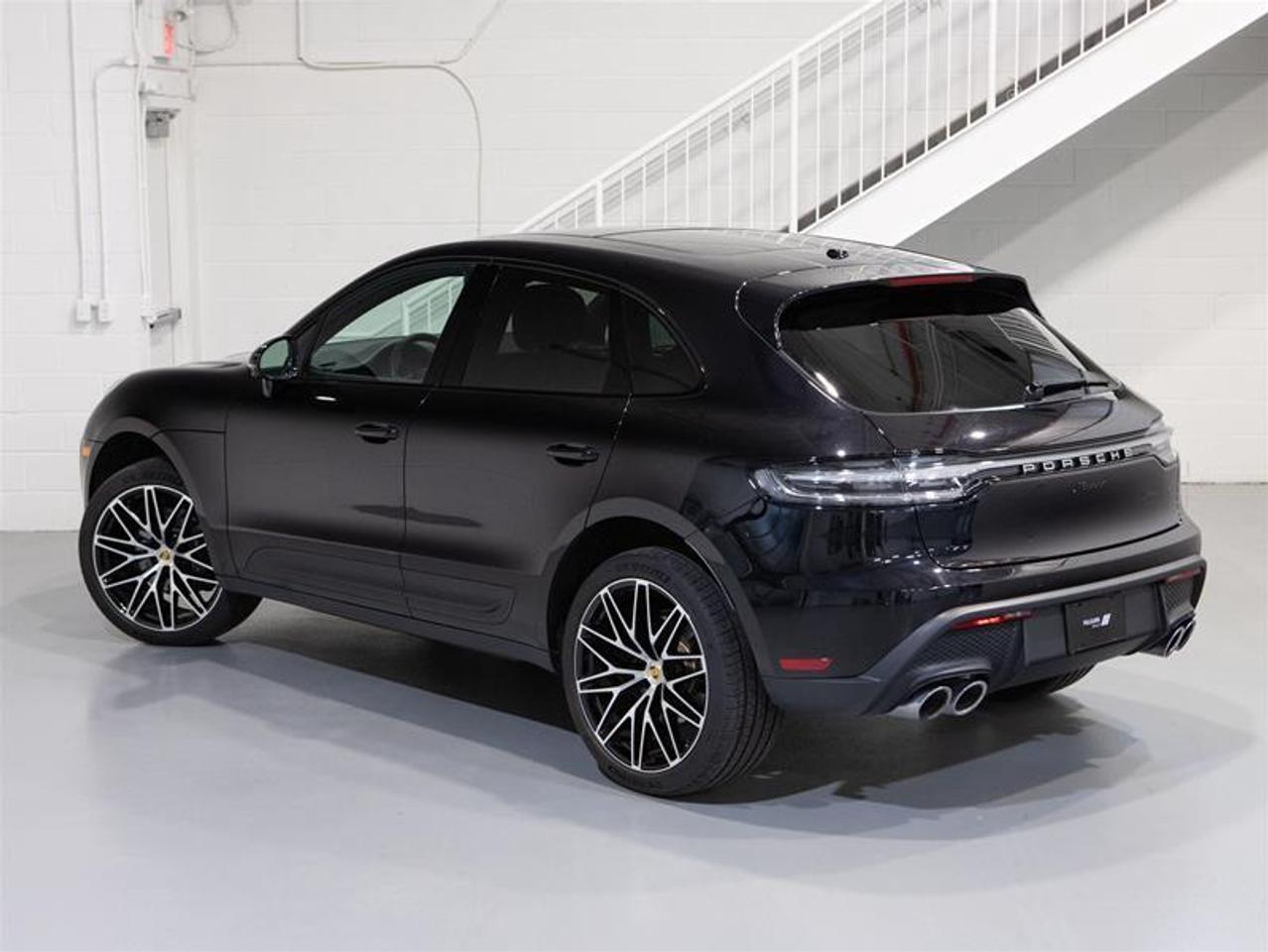 2025 Porsche Macan AWD Photo