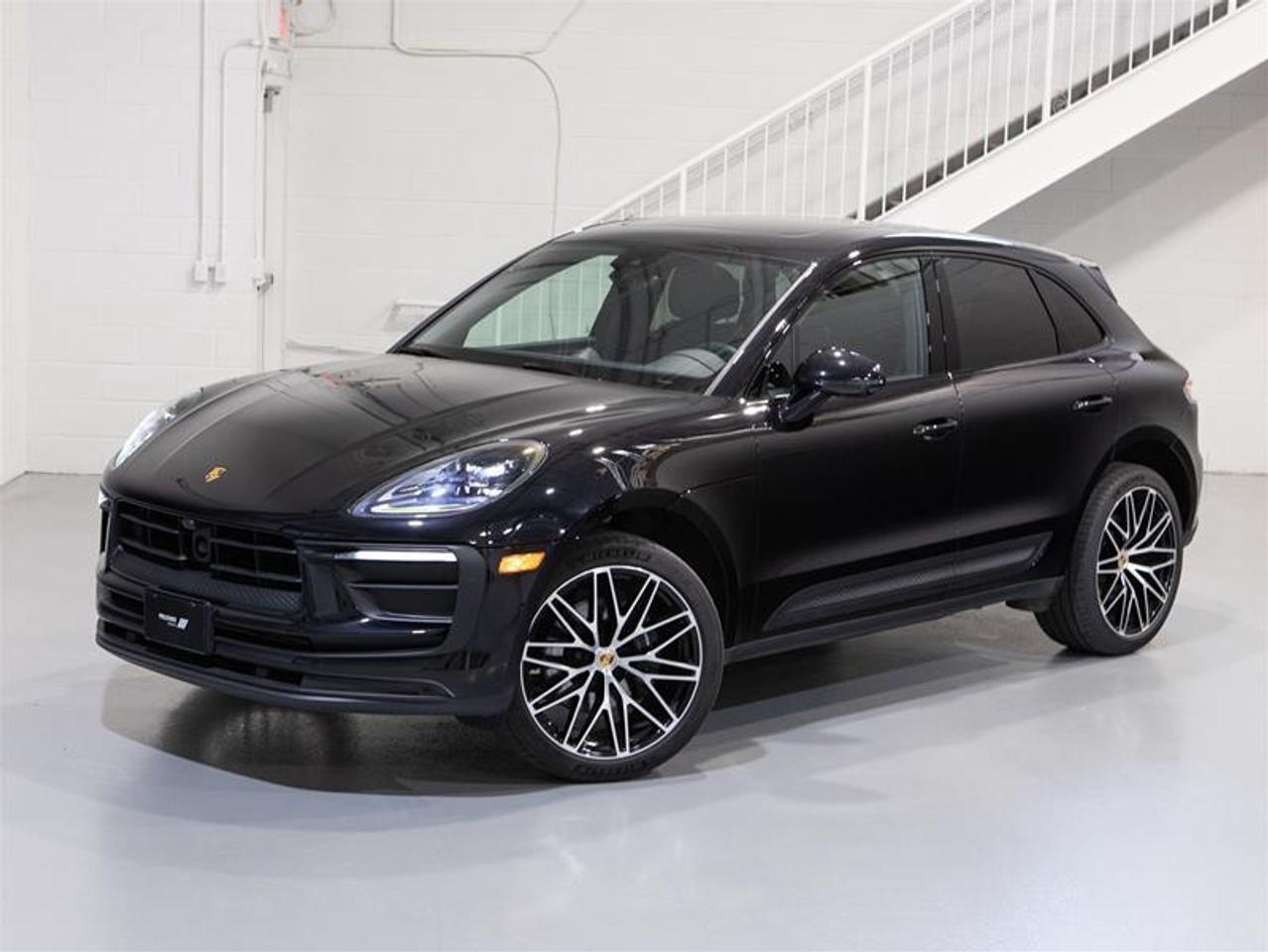 2025 Porsche Macan AWD Photo
