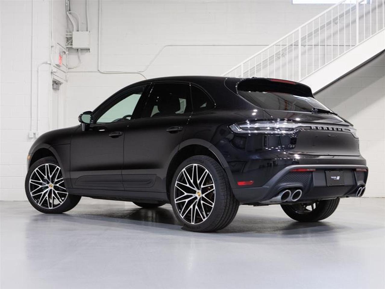 2025 Porsche Macan AWD Photo2