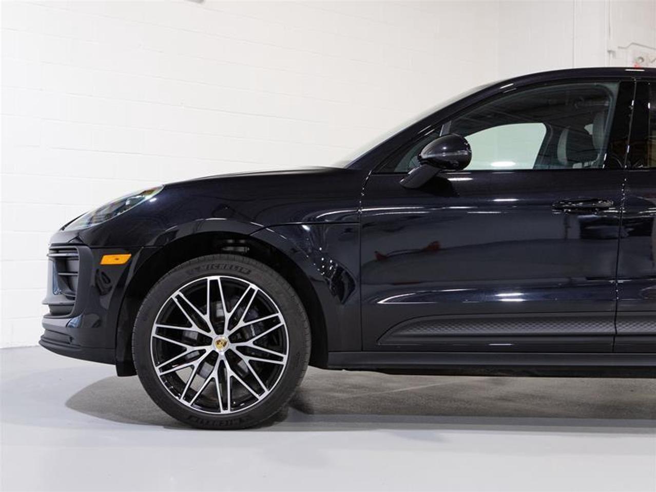 2025 Porsche Macan AWD Photo