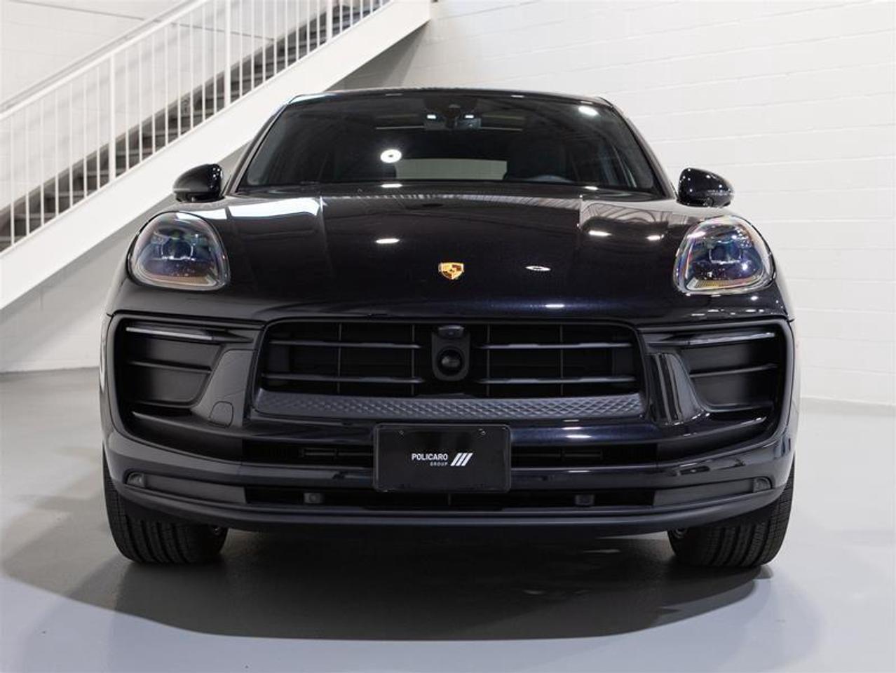 2025 Porsche Macan AWD Photo