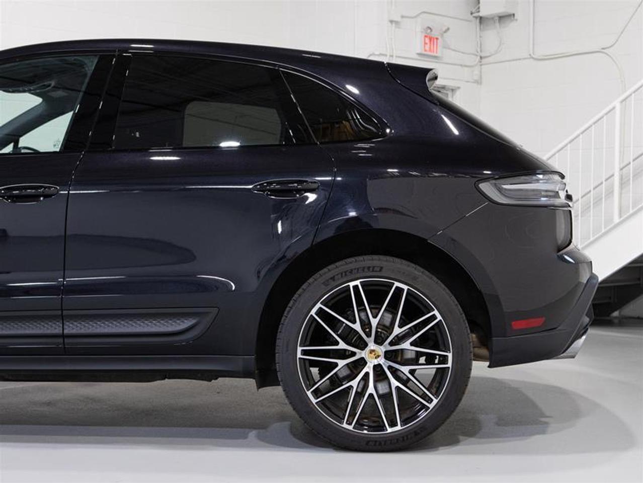2025 Porsche Macan AWD Photo