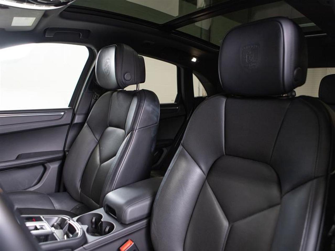 2025 Porsche Macan AWD Photo