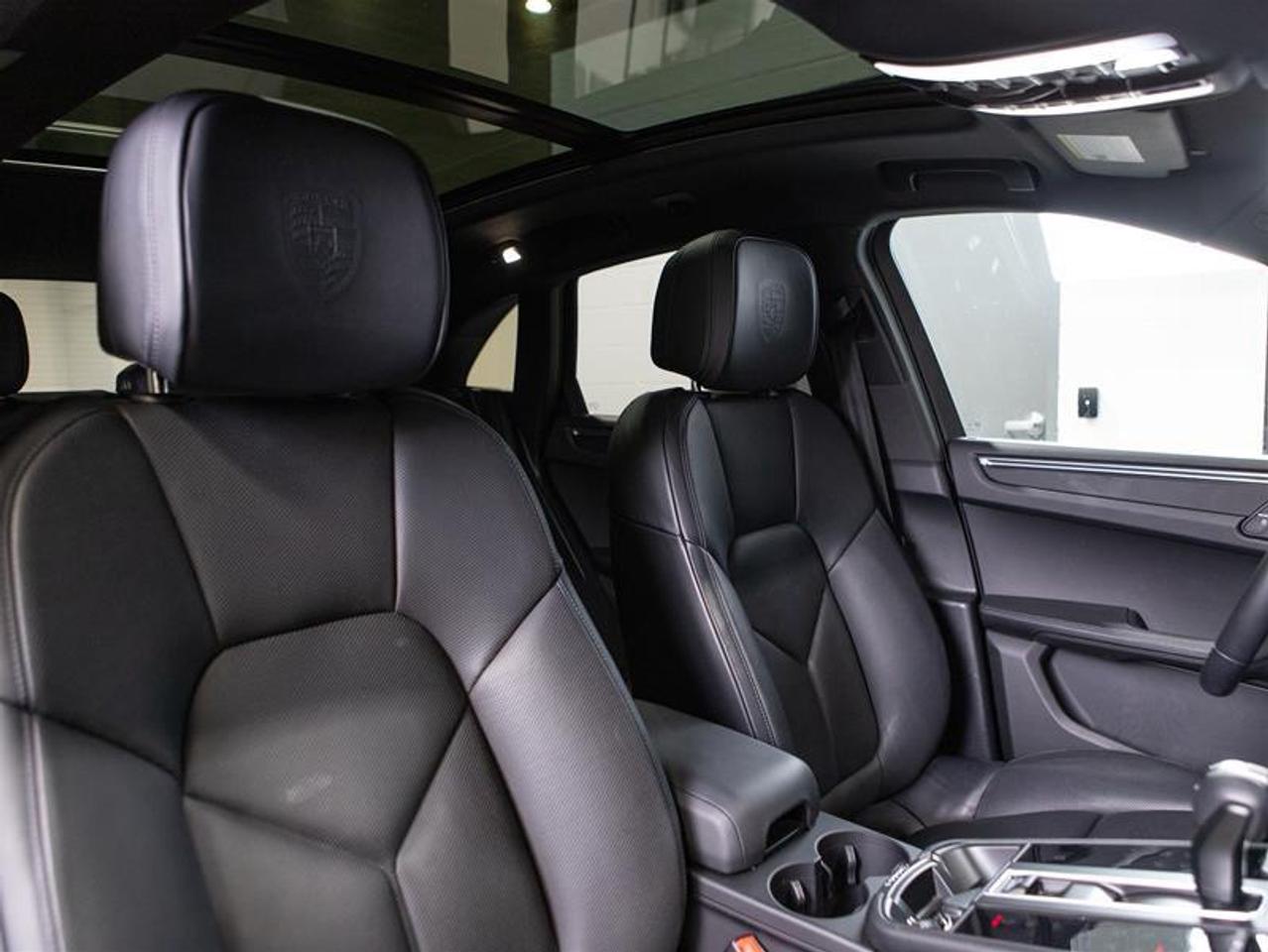 2025 Porsche Macan AWD Photo