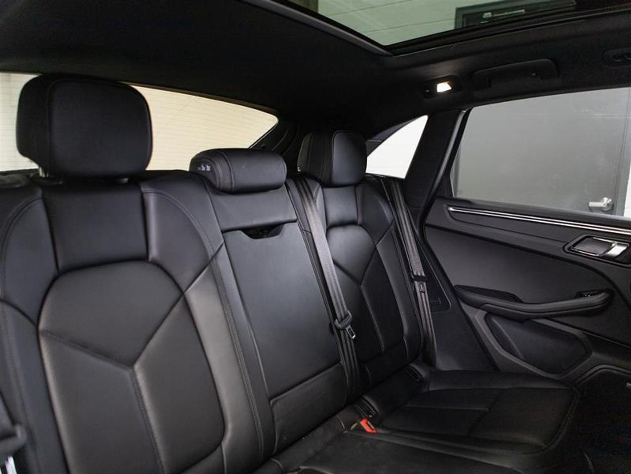2025 Porsche Macan AWD Photo