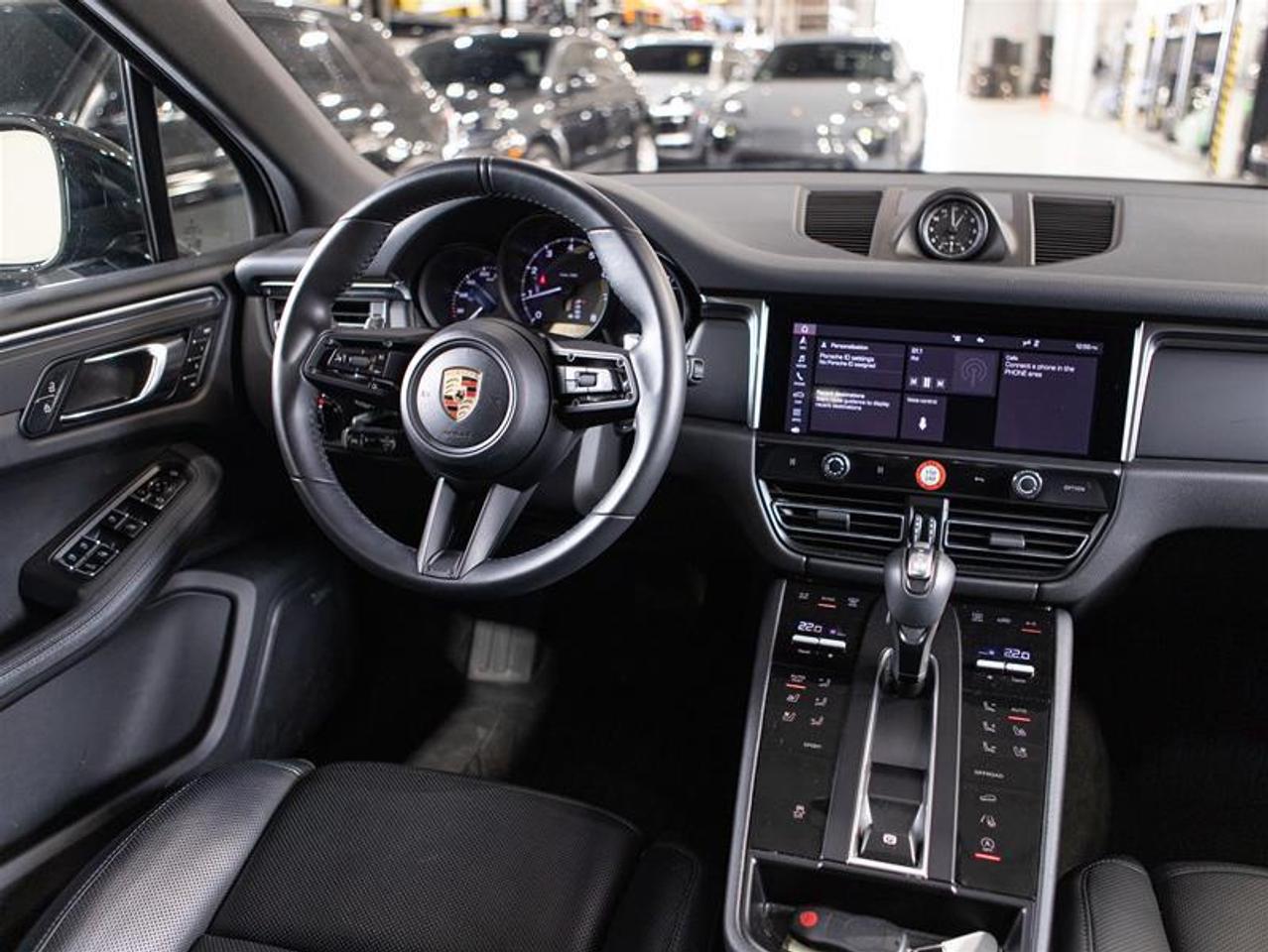 2025 Porsche Macan AWD Photo