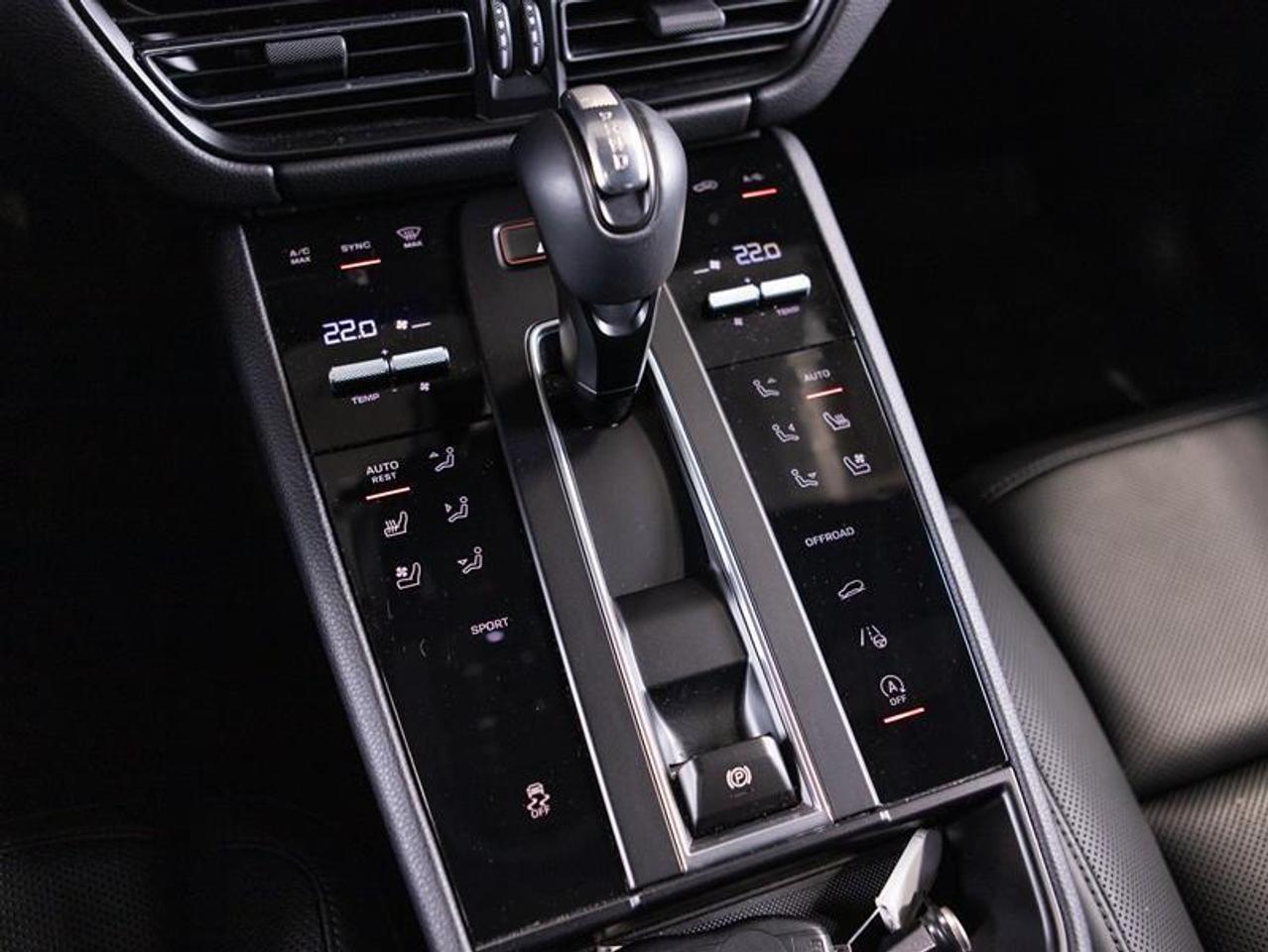 2025 Porsche Macan AWD Photo