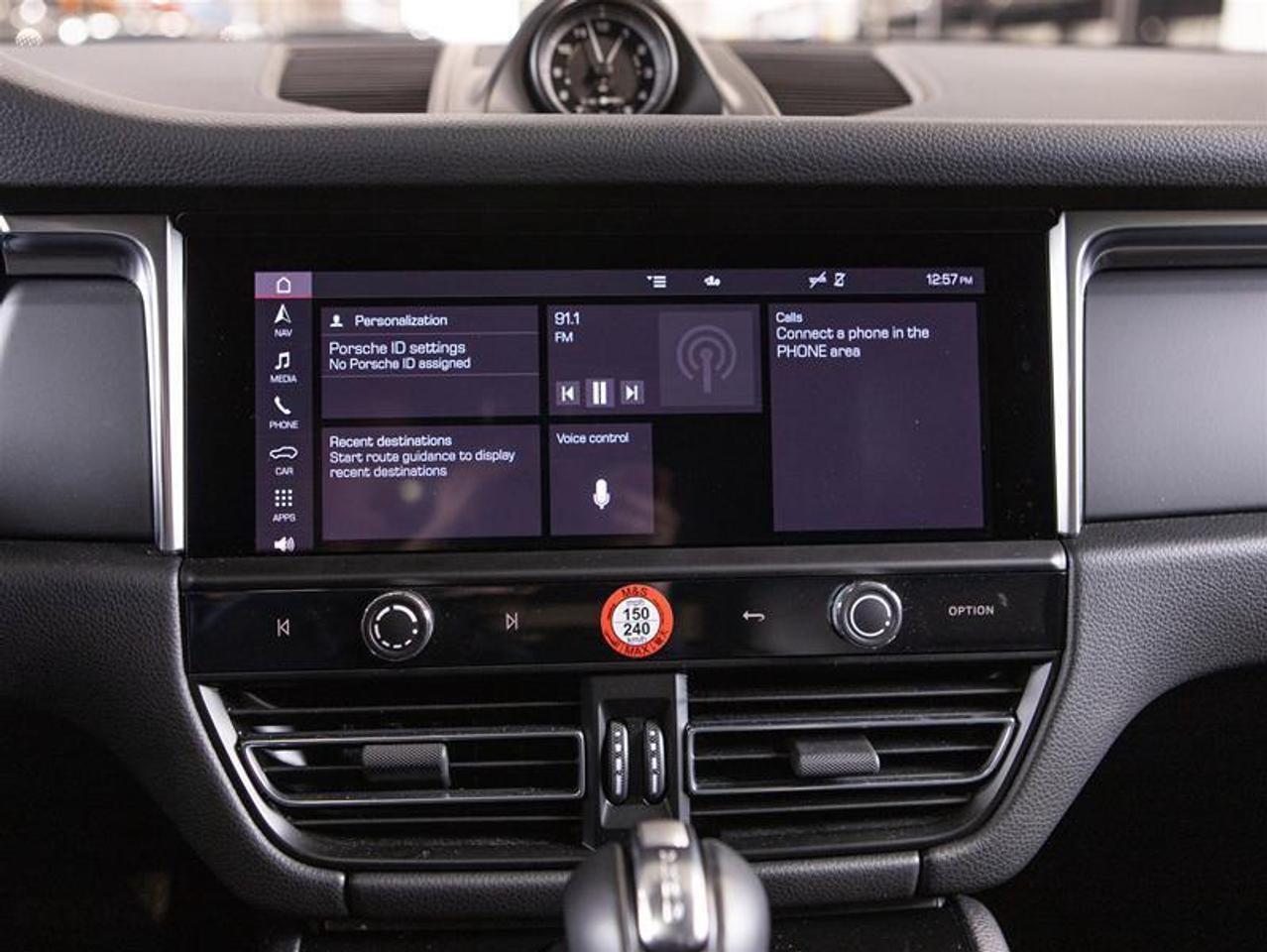 2025 Porsche Macan AWD Photo