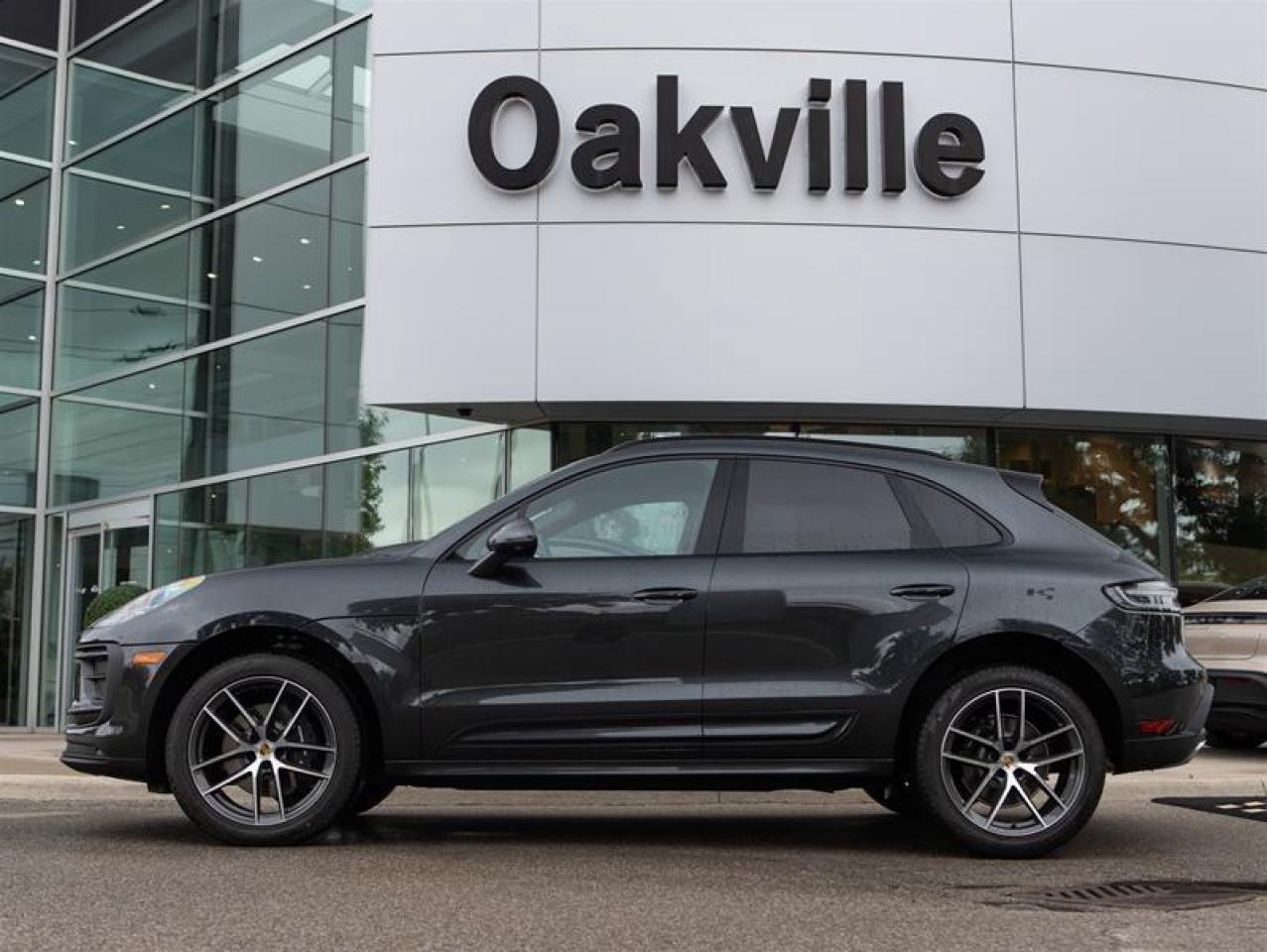 2025 Porsche Macan AWD Photo3