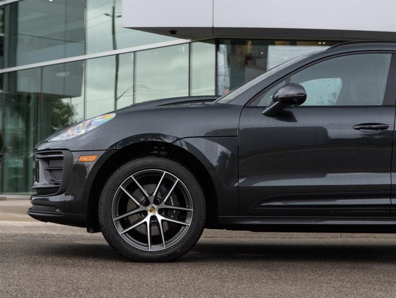 2025 Porsche Macan AWD Photo