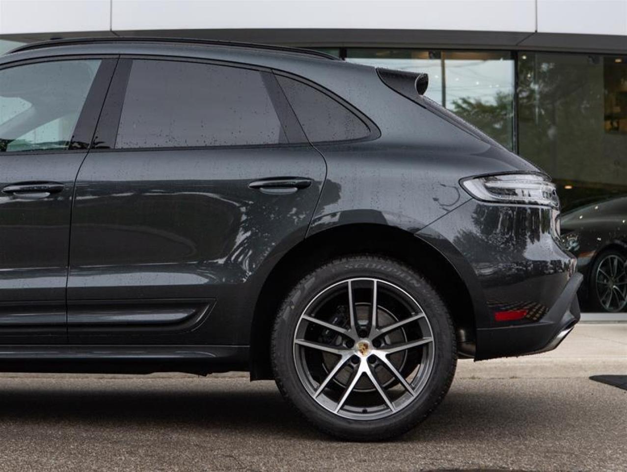 2025 Porsche Macan AWD Photo