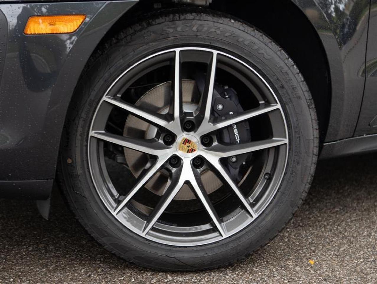 2025 Porsche Macan AWD Photo