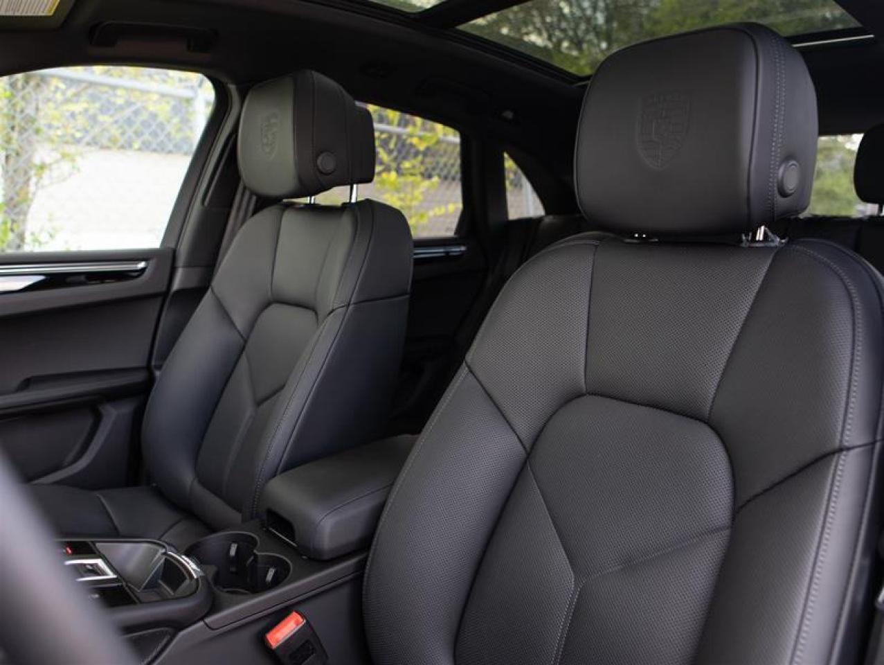 2025 Porsche Macan AWD Photo