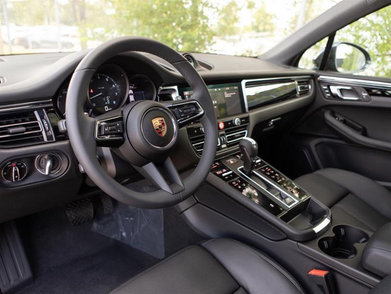 2025 Porsche Macan AWD Photo