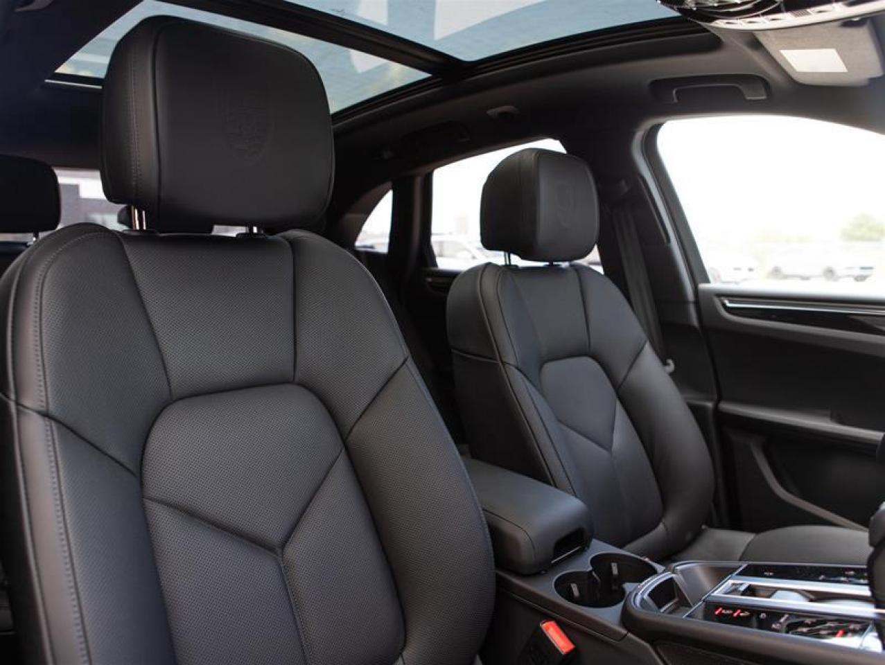 2025 Porsche Macan AWD Photo