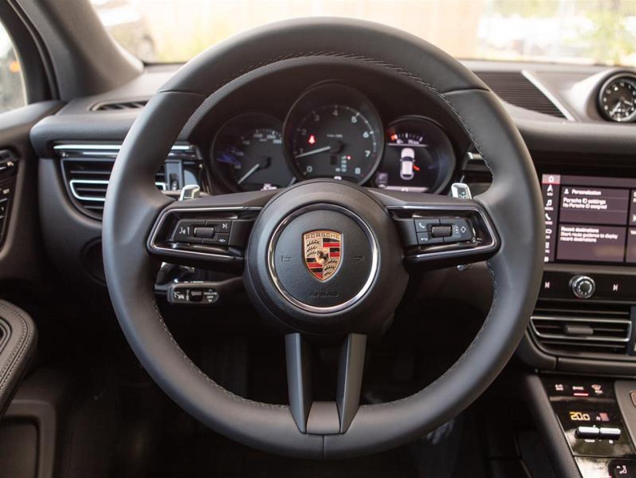 2025 Porsche Macan AWD Photo