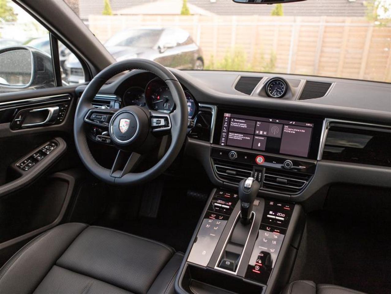 2025 Porsche Macan AWD Photo