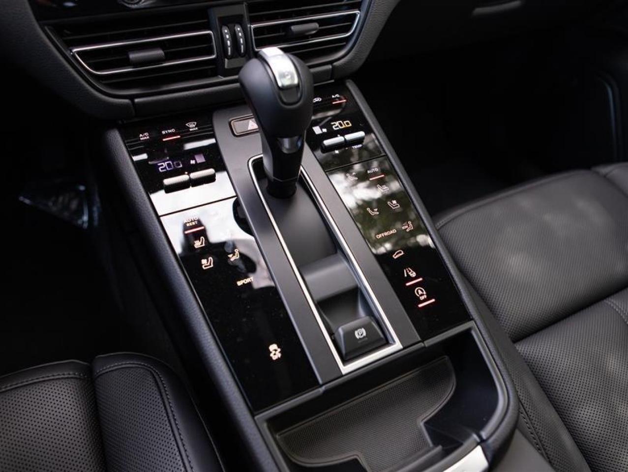 2025 Porsche Macan AWD Photo