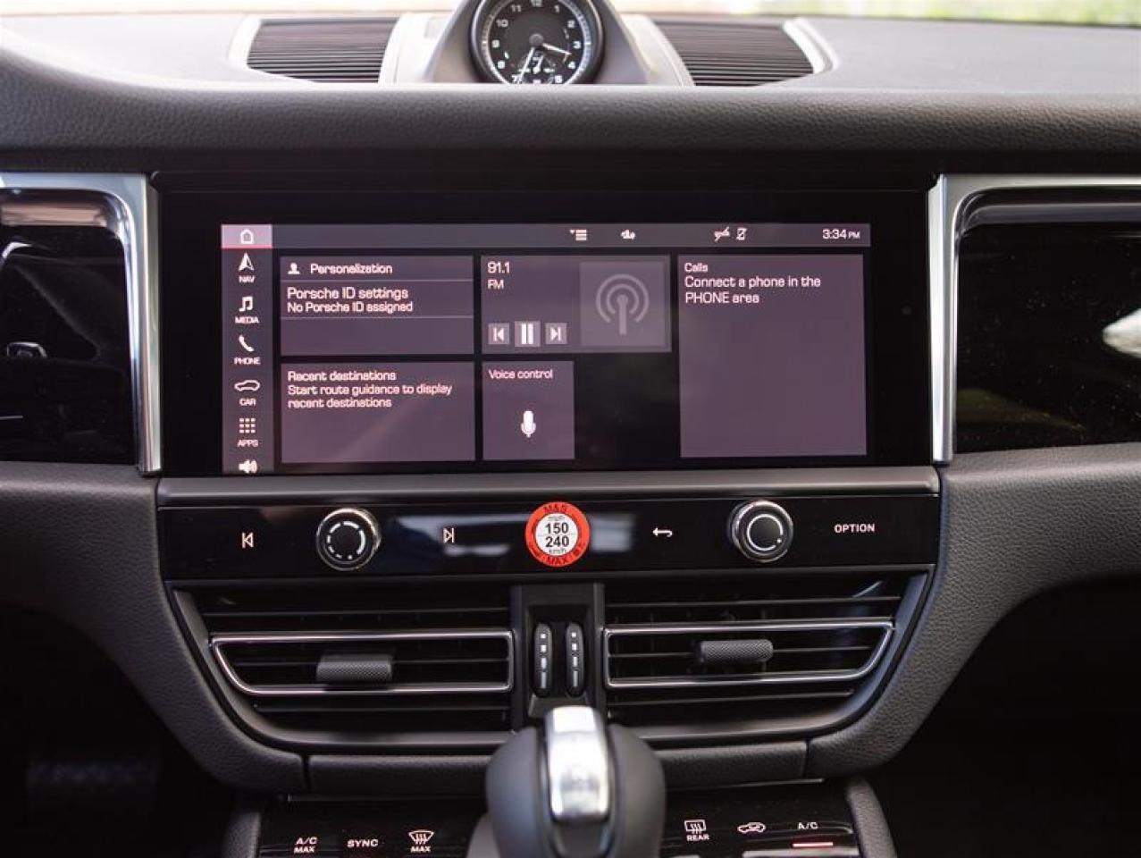 2025 Porsche Macan AWD Photo