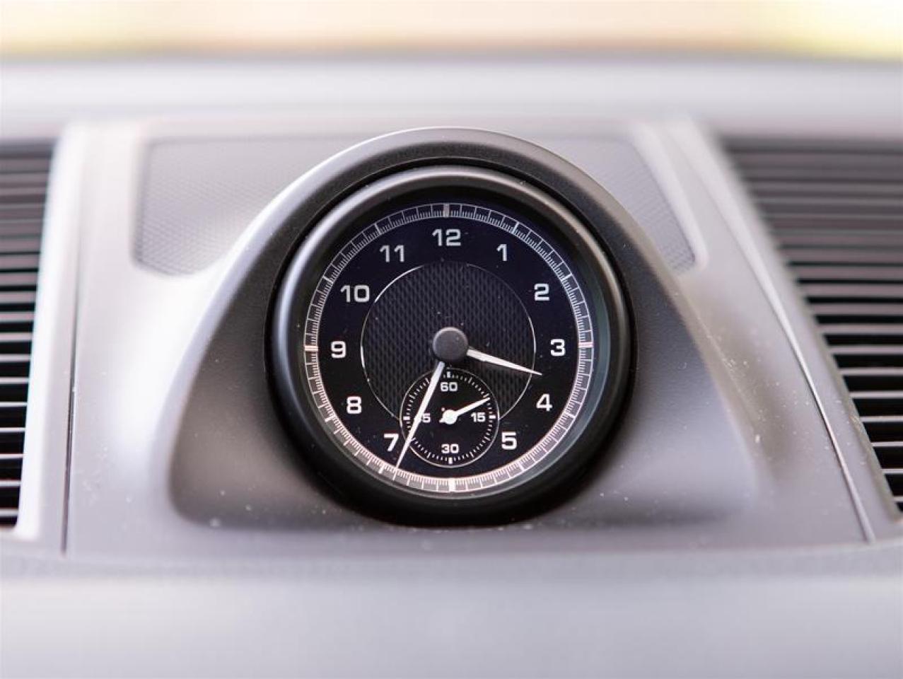 2025 Porsche Macan AWD Photo