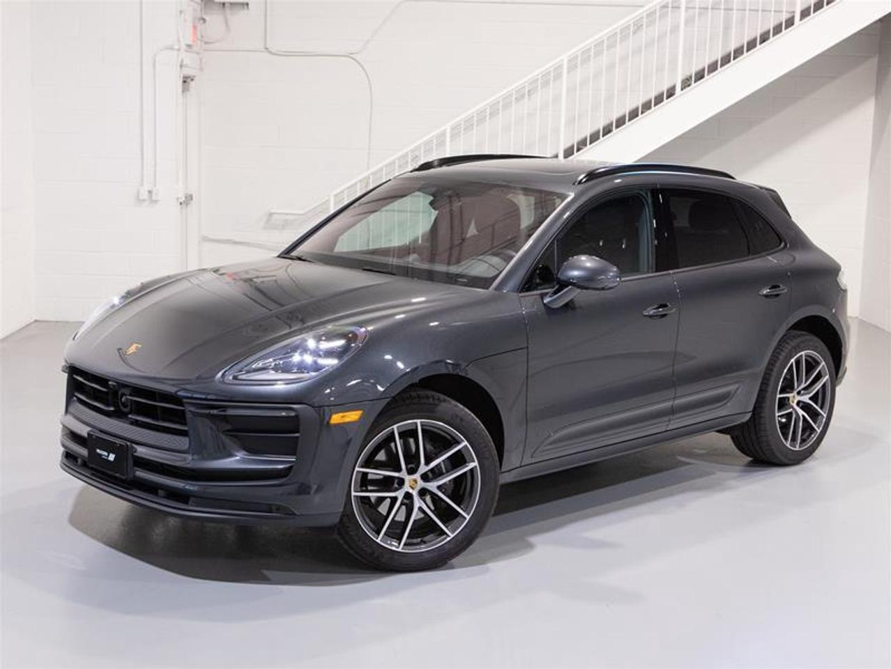 2025 Porsche Macan AWD Photo