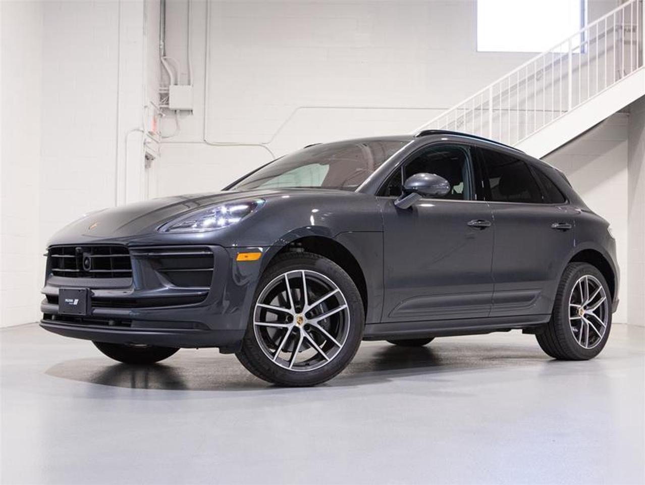2025 Porsche Macan AWD Photo