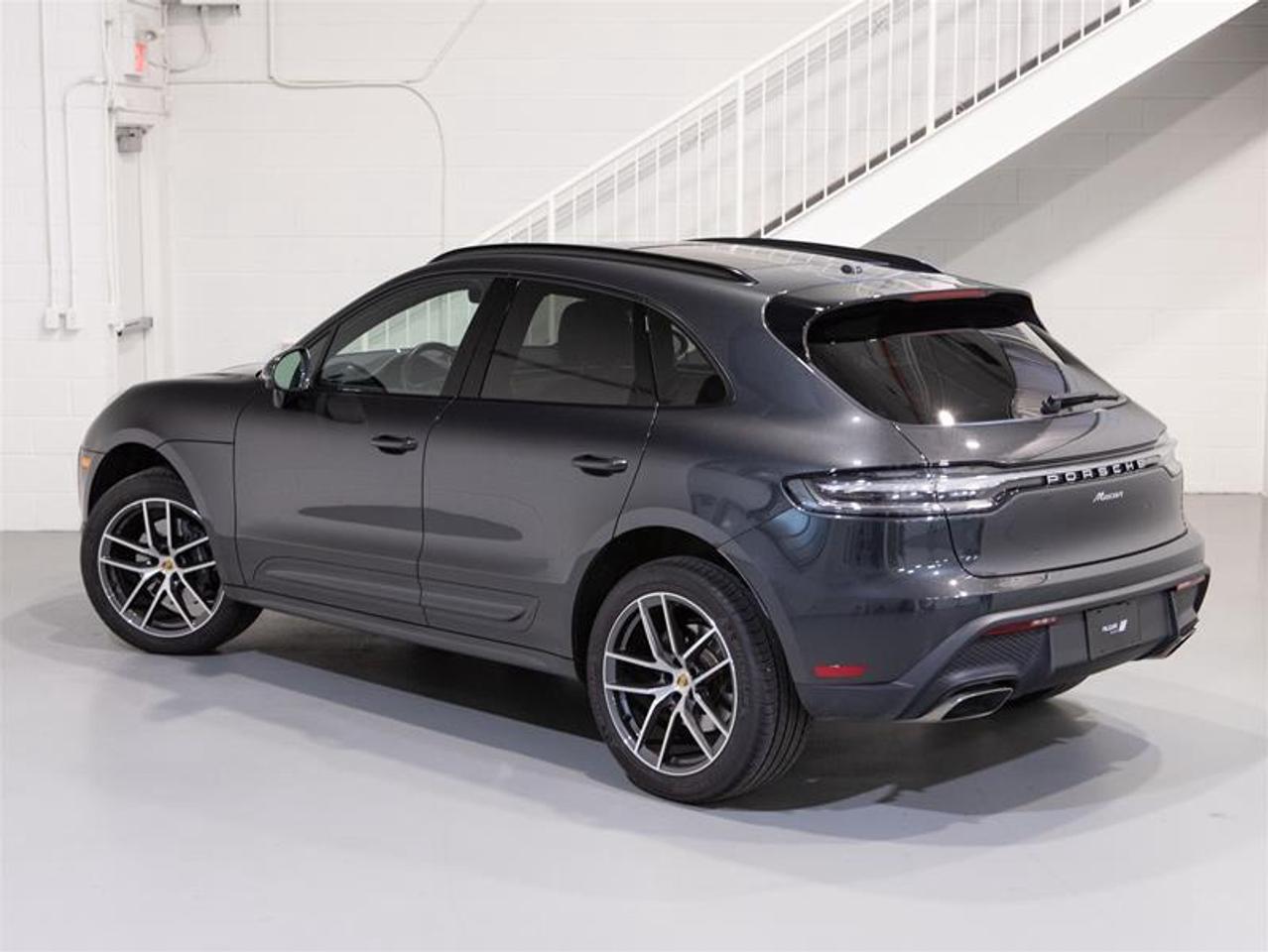 2025 Porsche Macan AWD Photo