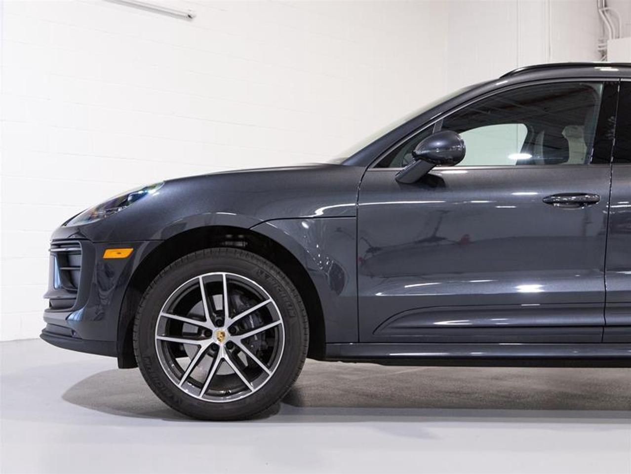 2025 Porsche Macan AWD Photo