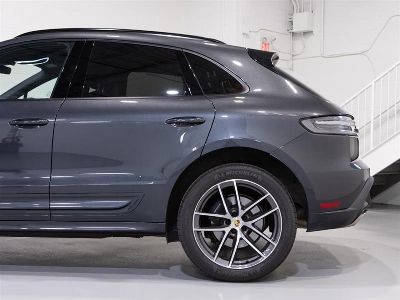 2025 Porsche Macan AWD Photo
