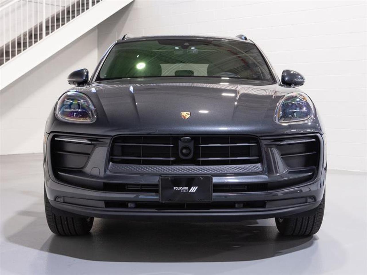 2025 Porsche Macan AWD Photo