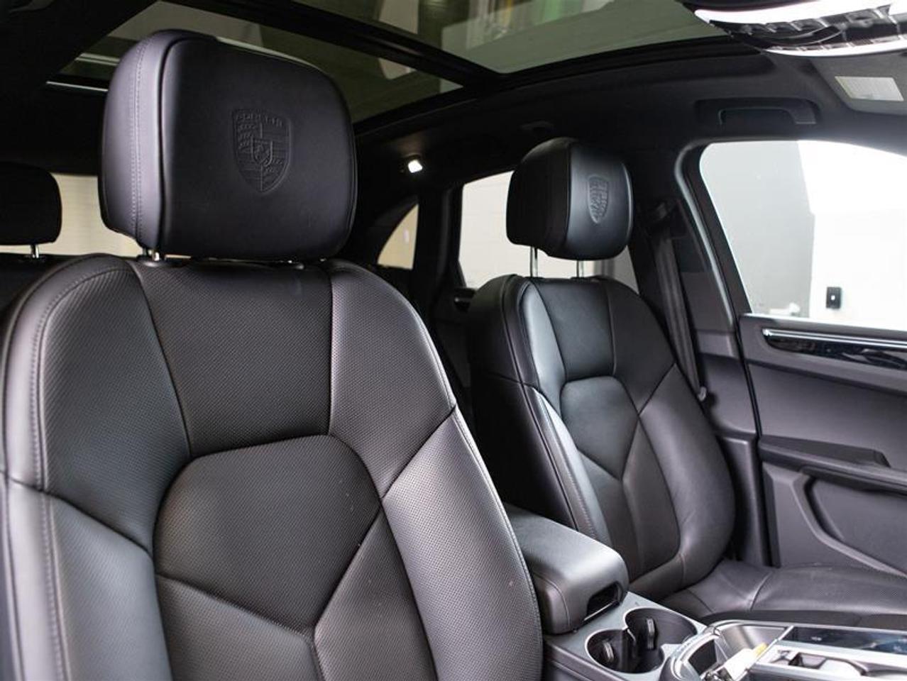 2025 Porsche Macan AWD Photo