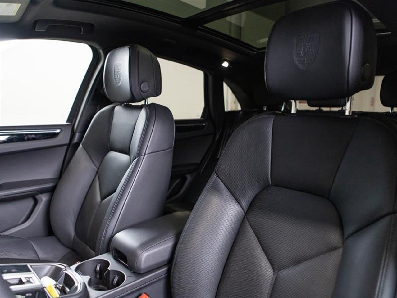2025 Porsche Macan AWD Photo