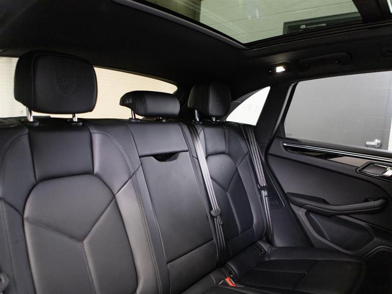 2025 Porsche Macan AWD Photo