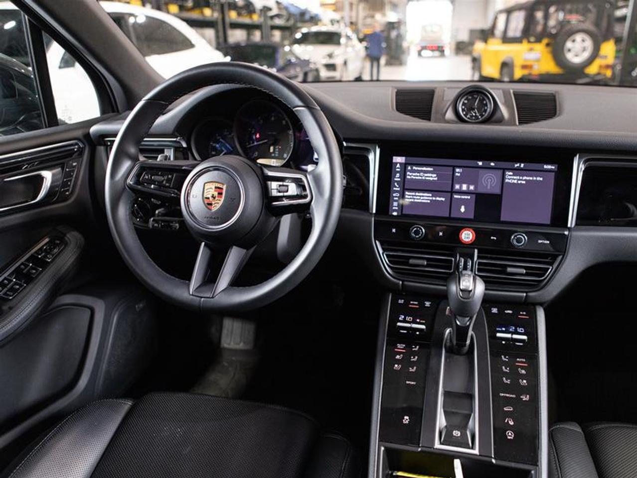 2025 Porsche Macan AWD Photo