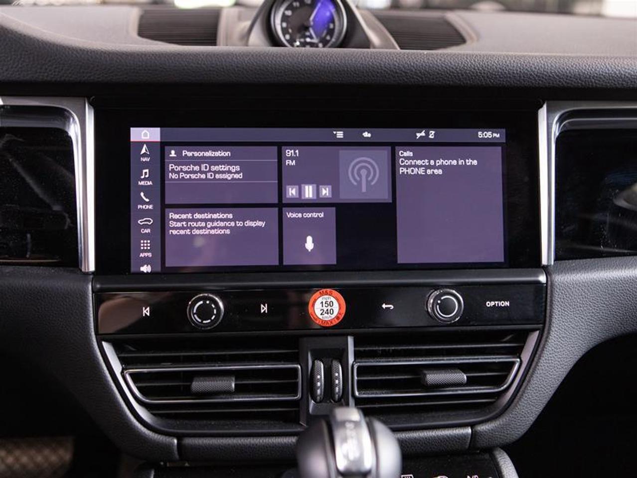 2025 Porsche Macan AWD Photo
